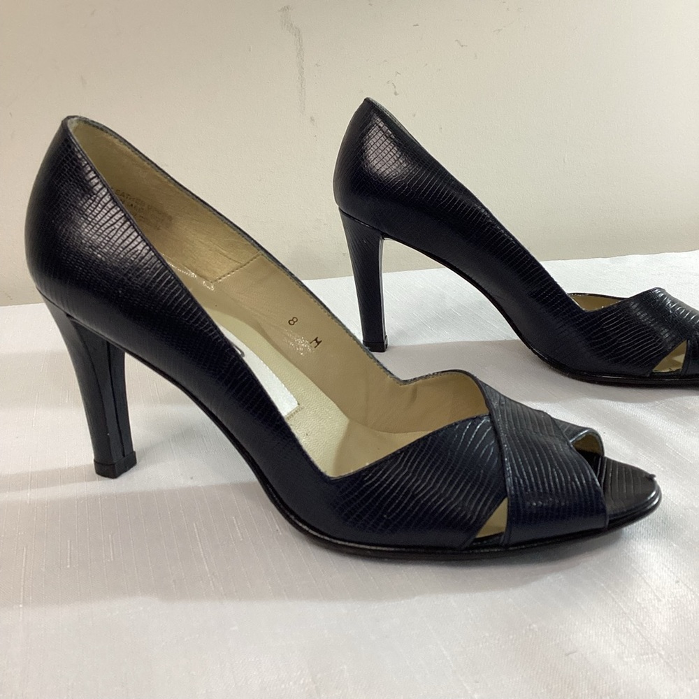 Etienne Aigner Women’s Navy Embossed Leather Peep Toe Heels Size 8 - Picture 2 of 14